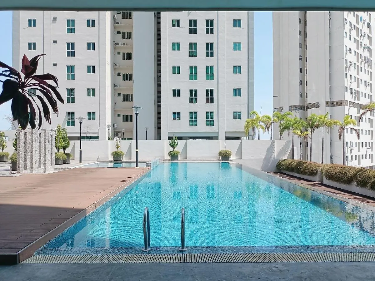 Deluxe Suites 4, 2-5 Pax, Netflix, Georgetown Jelutong 0*,  Malaysia