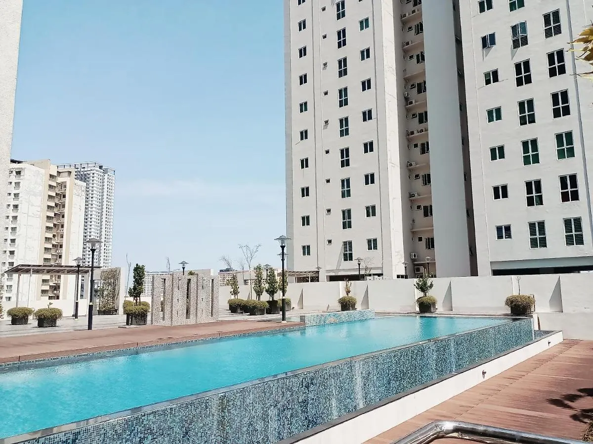 Deluxe Suites 4, 2-5 Pax, Netflix, Georgetown Jelutong