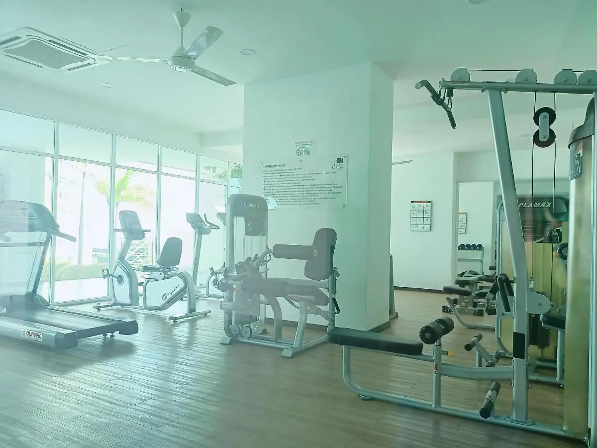 Deluxe Suites 4, 2-5 Pax, Netflix, Georgetown Jelutong Malaysia